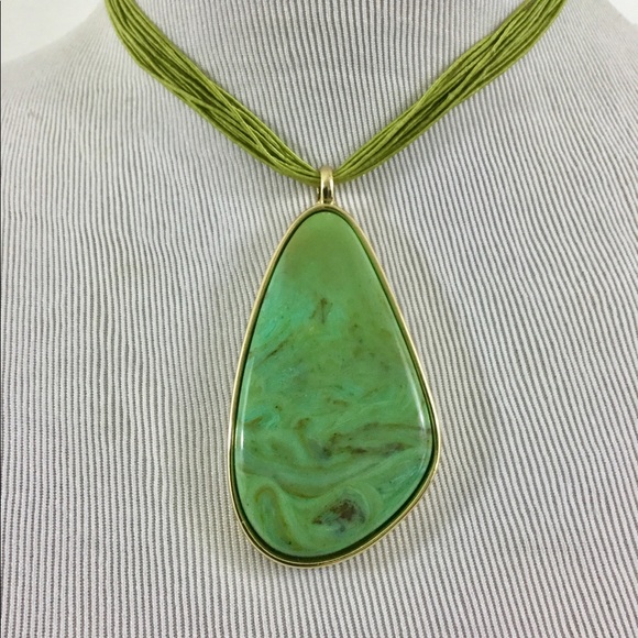 Gold Tone Statement Necklace Matching Earrings - Picture 3 of 7